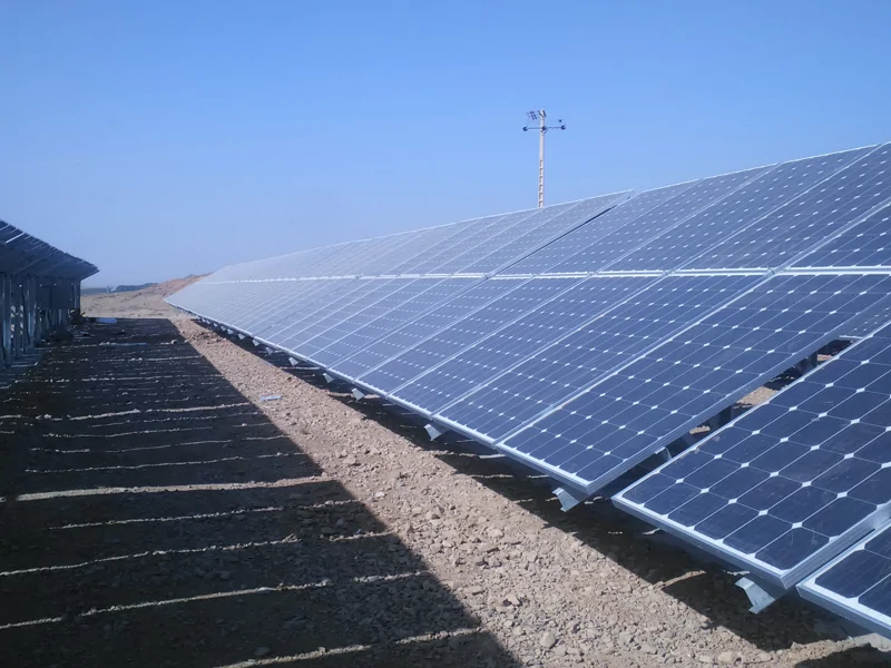 انتخاب پنل خورشیدی مناسب راهنمای کامل پروژه‌های صنعتی و تجاری